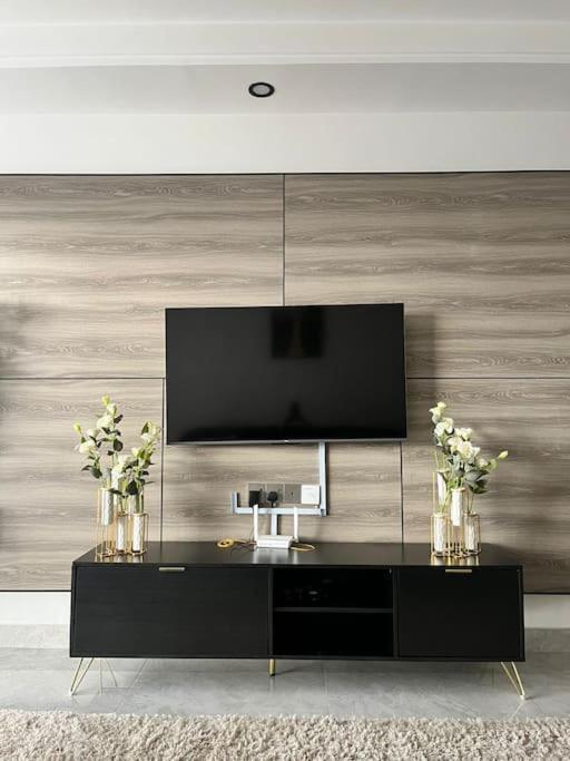Kingsley Manor Perry Apartment