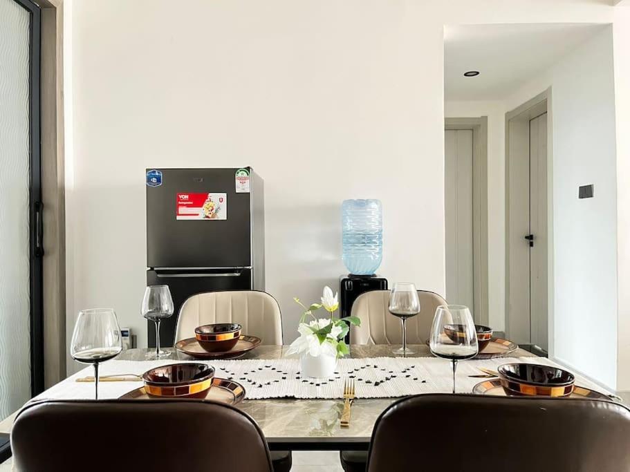 Kingsley Manor Perry Apartment