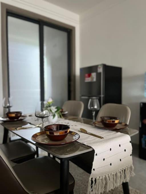 Kingsley Manor Perry Apartment *