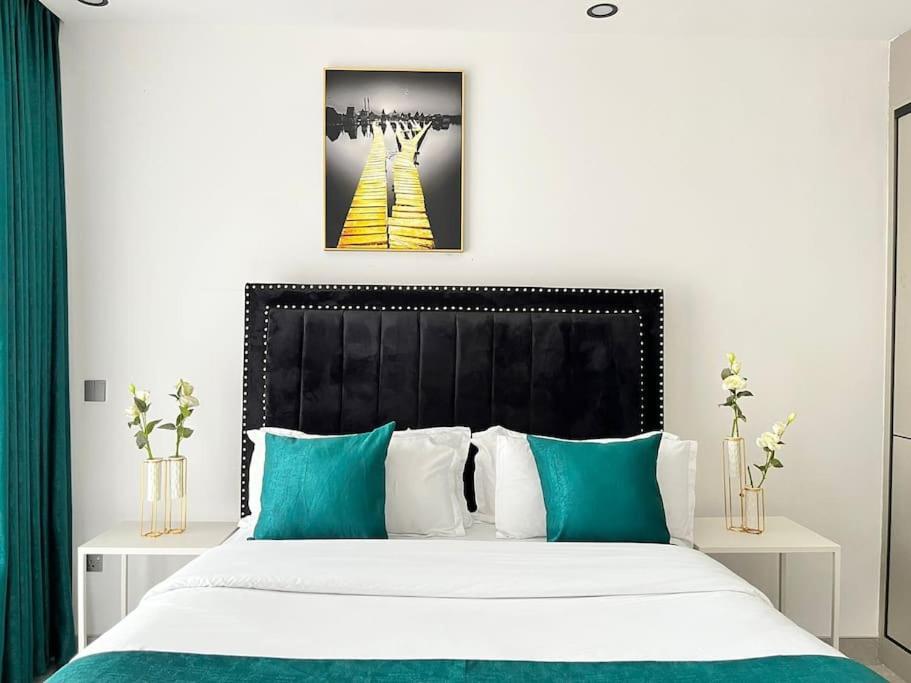 Kingsley Manor Perry Apartment