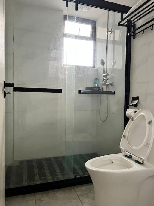 Kingsley Manor Perry * Nairobi