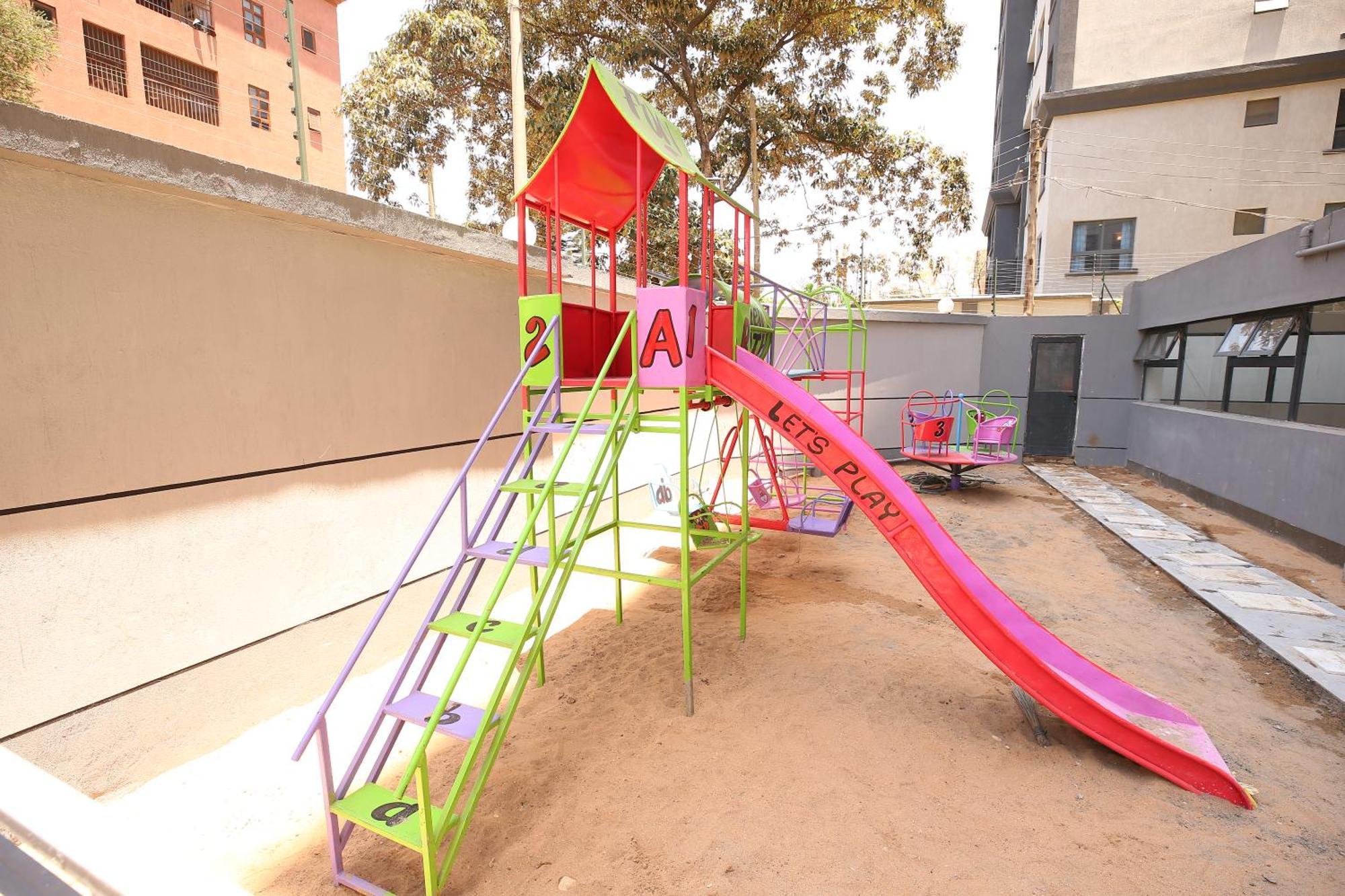 Modern 1-bedroom In With Balcony, Gym, & Fast Wifi Nairobi