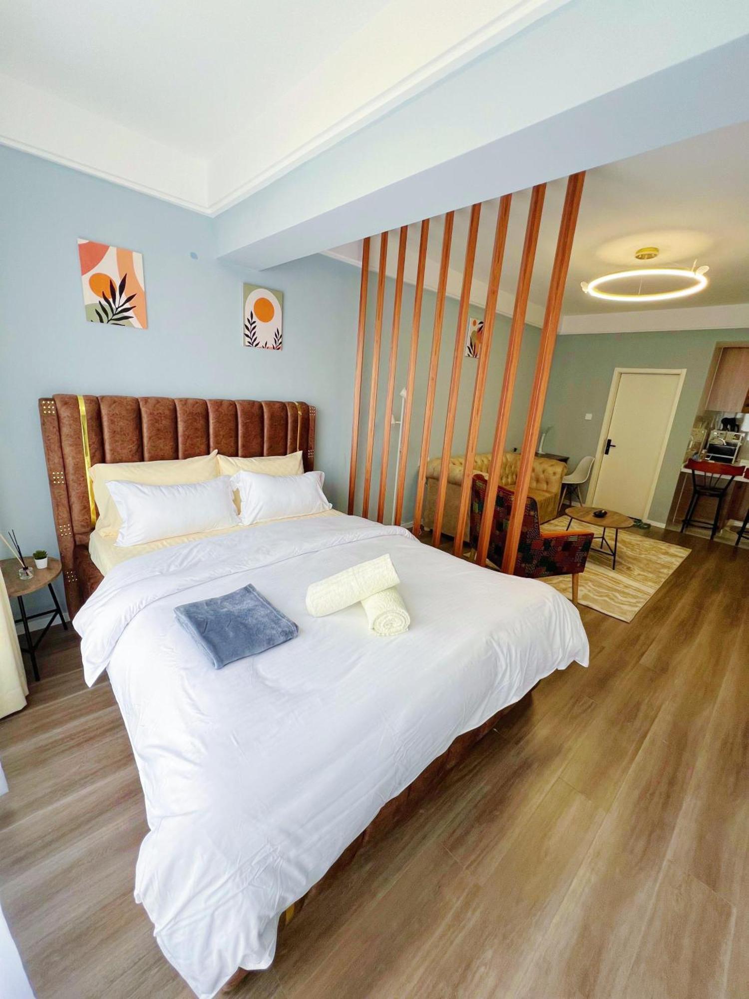 Comfy - Pool & Gym - Kilimani Apartment
