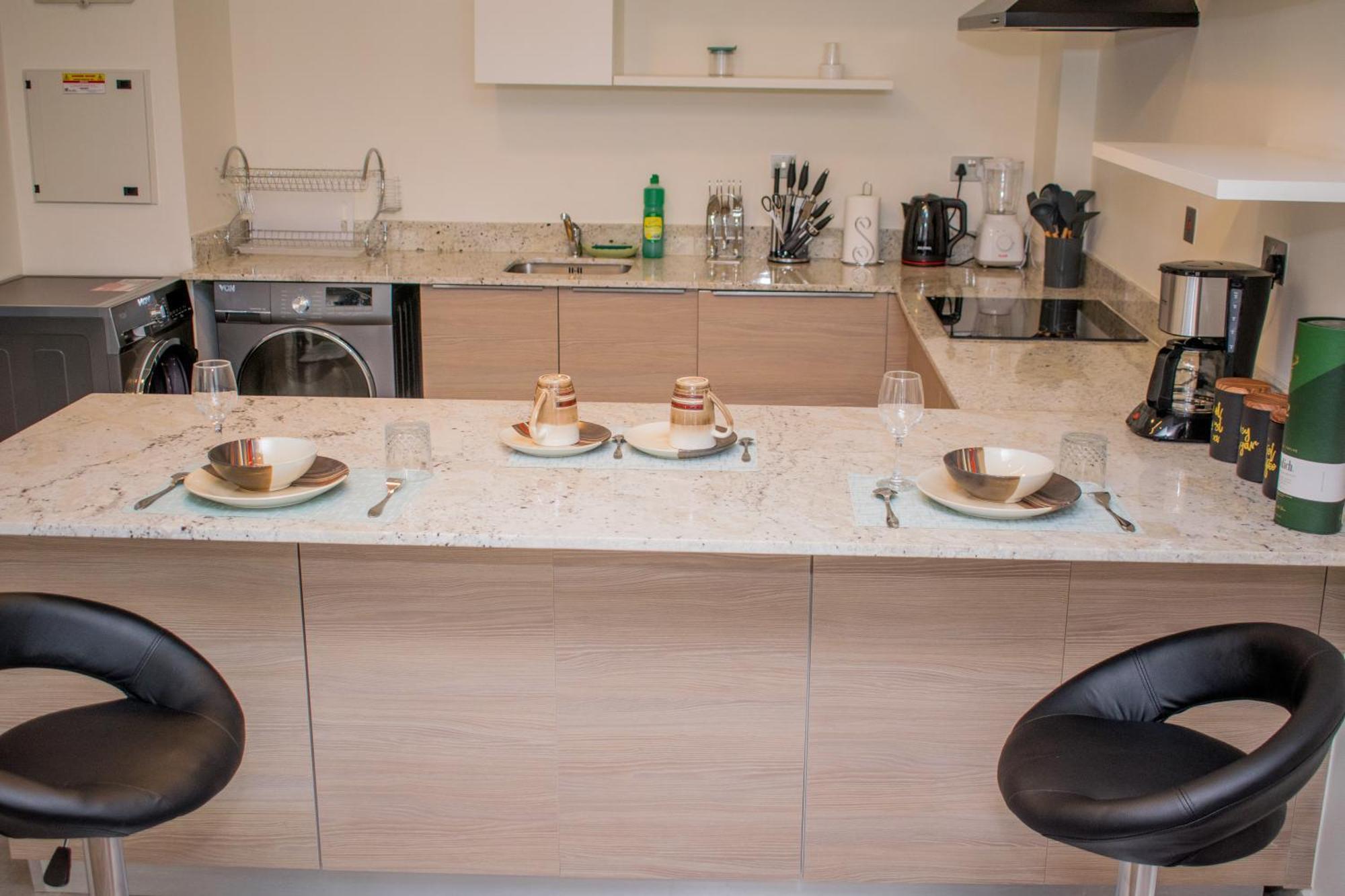Capital M Luxury 1br By Bednbeyond Eagle Westlands With A Pool And View