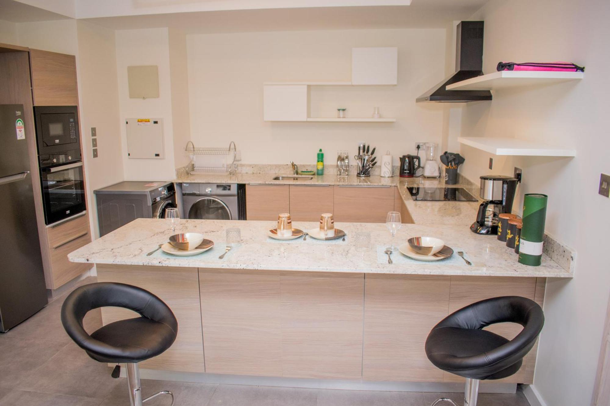 Capital M Luxury 1br By Bednbeyond Eagle Westlands With A Pool And View Apartment *