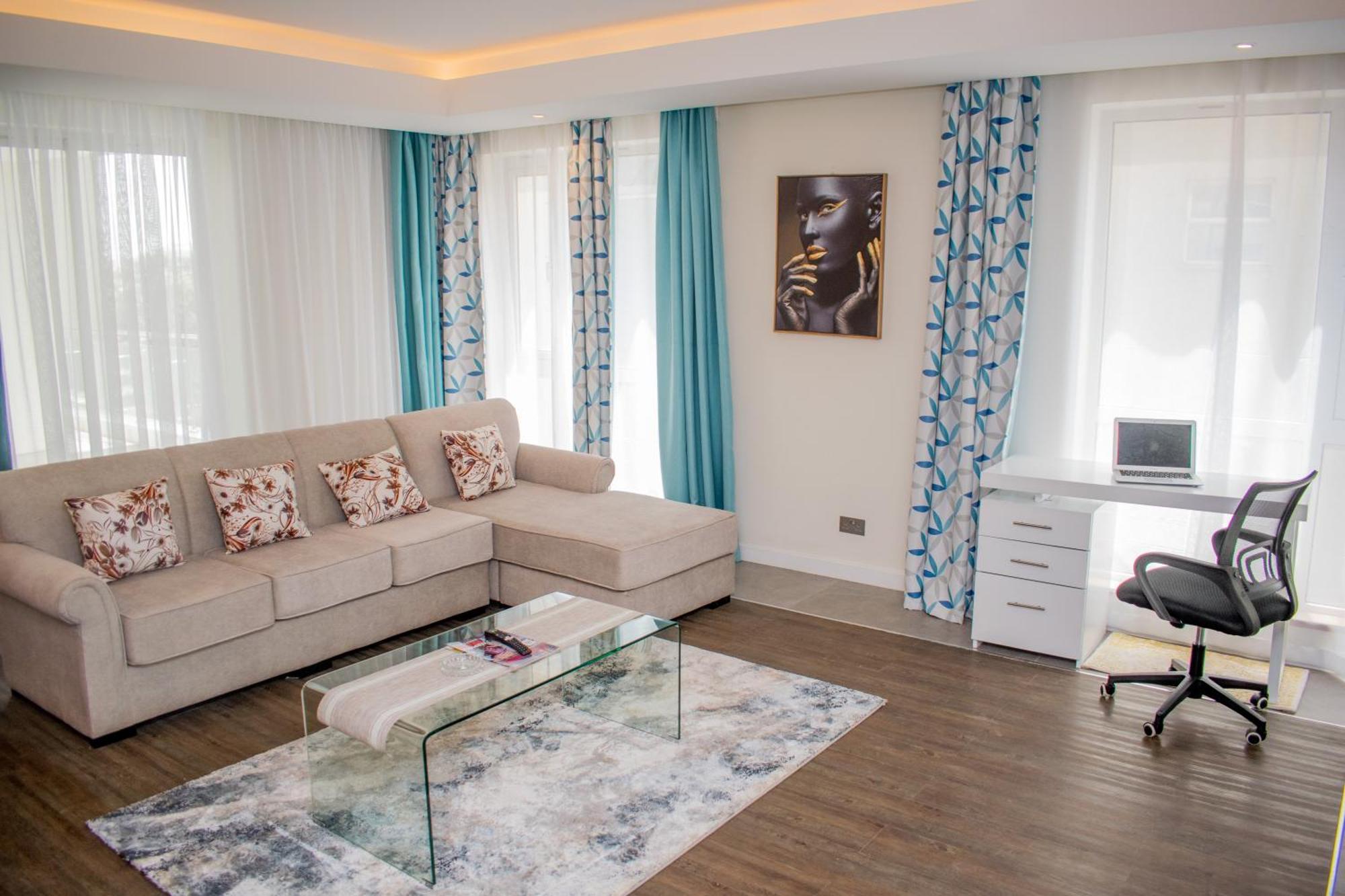 Capital M Luxury 1br By Bednbeyond Eagle Westlands With A Pool And View