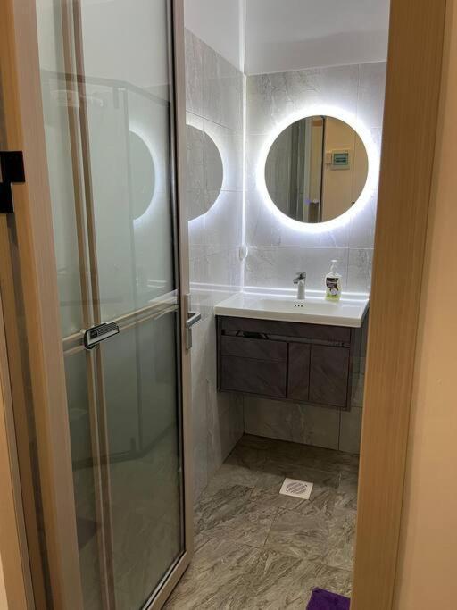 Elegant 1 Bed Near Yaya Centre With Gym Apartment *