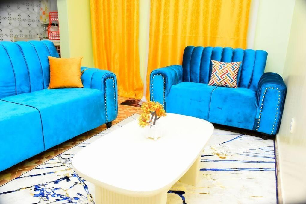 Apartment Royalty Homes *