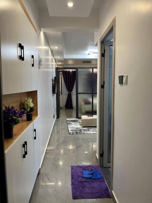 Elegant 1 Bed Near Yaya Centre With Gym Apartment
