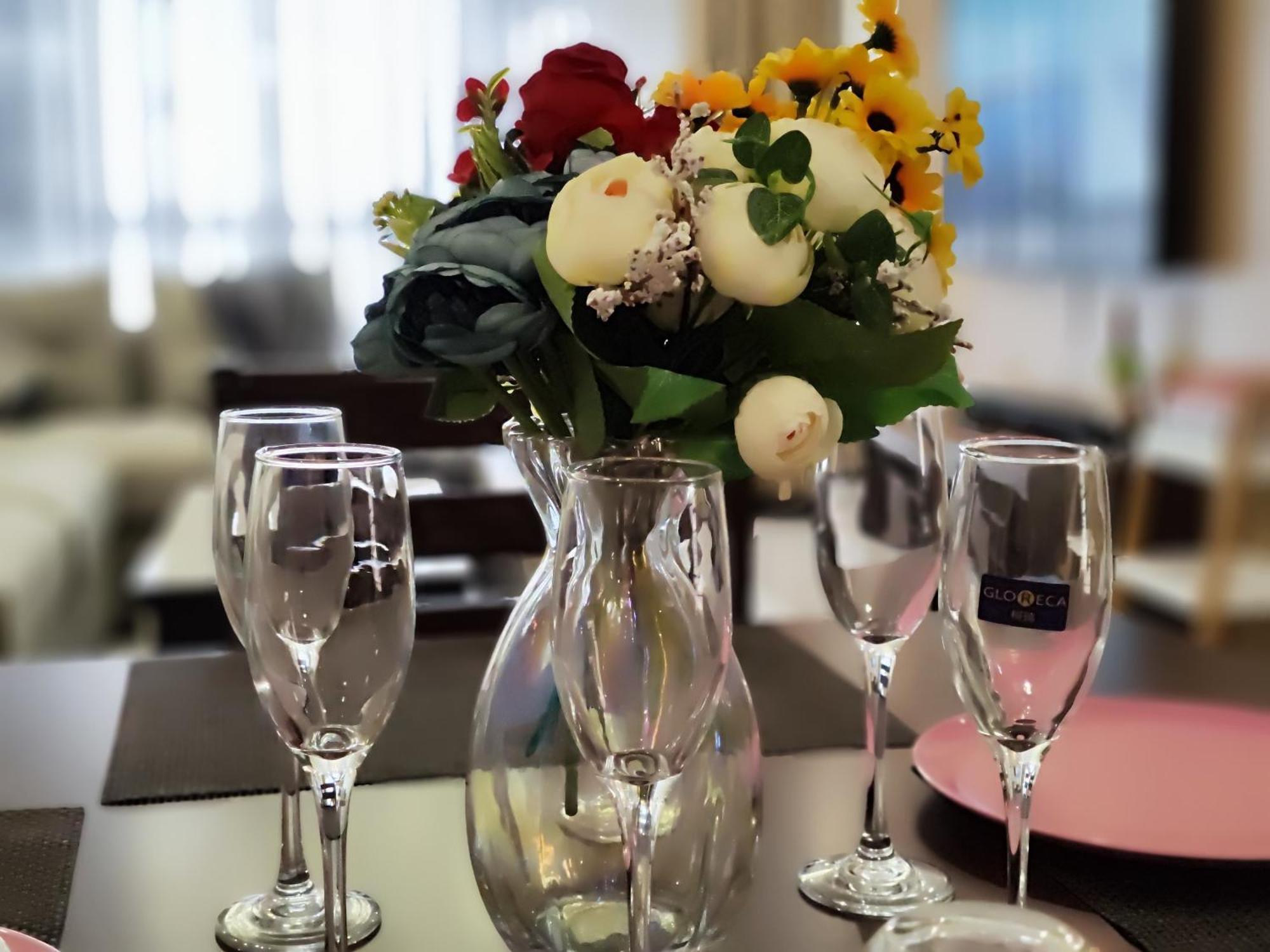 Soft Life Crib In Lavington - Dine, Wine & Relax *