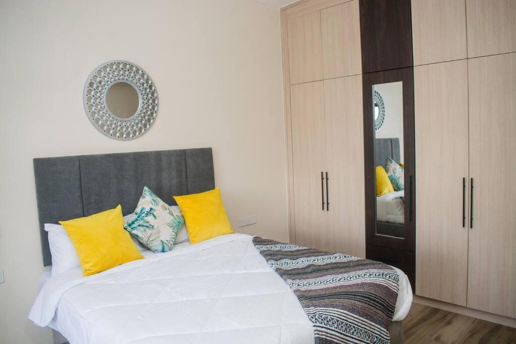 Apartment Silverstone 2 Bedroom With Views Gym& Pool *