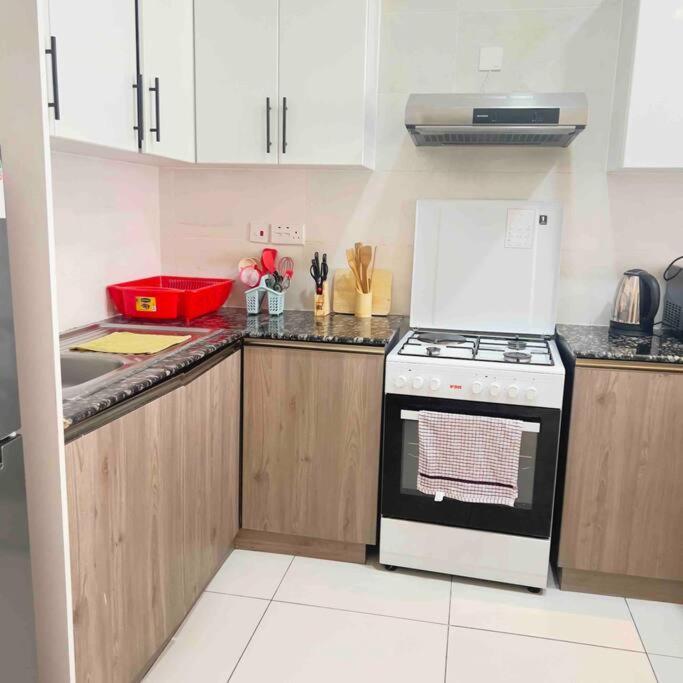 Silverstone 2 Bedroom With Views Gym& Pool