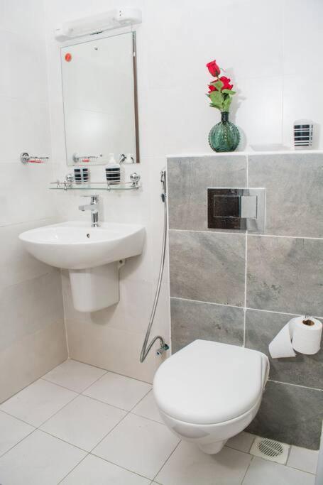 Silverstone 2 Bedroom With Views Gym& Pool *