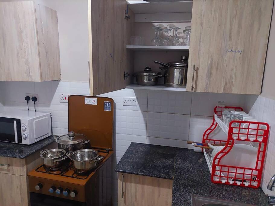 South B 2 Bedroom Master Ensuite, Free Secure Parking Apartment *
