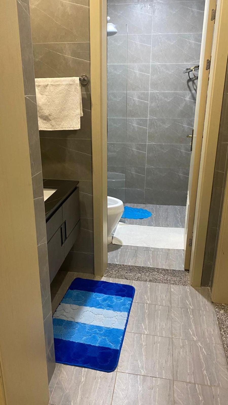 Beautifully Furnished Two Bedrooom With Views Apartment *