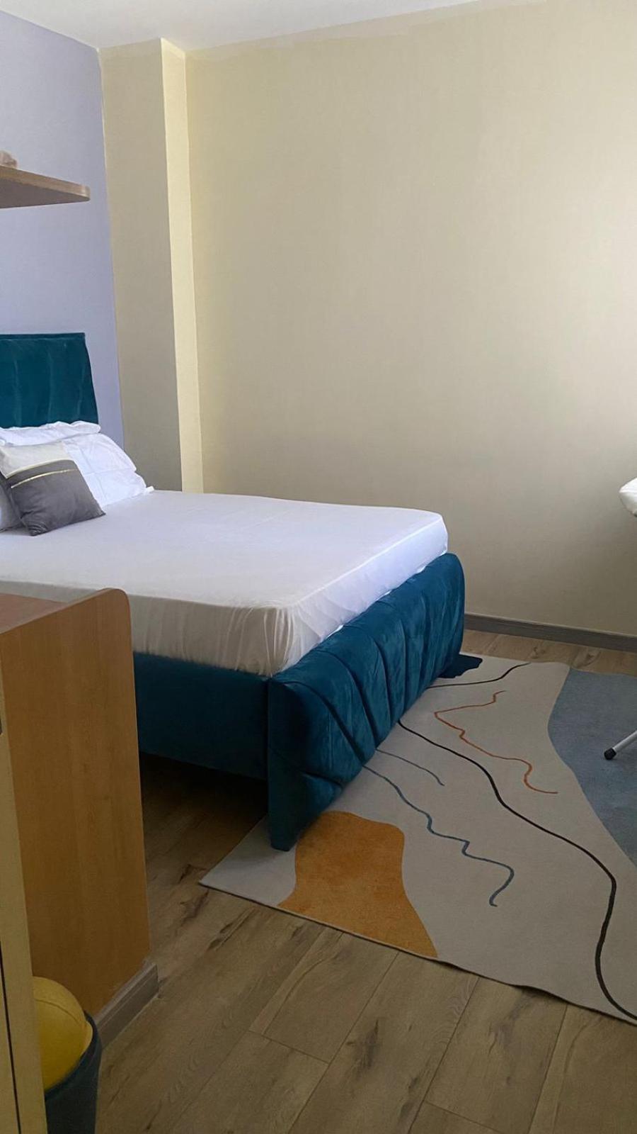 Beautifully Furnished Two Bedrooom With Views Apartment *