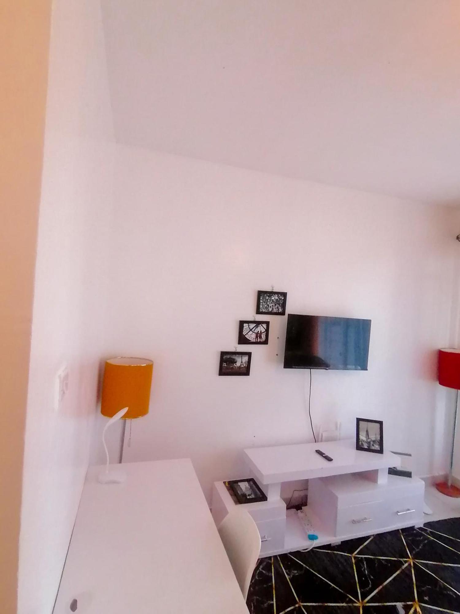 Classy Racecourse Gardens Guest house *