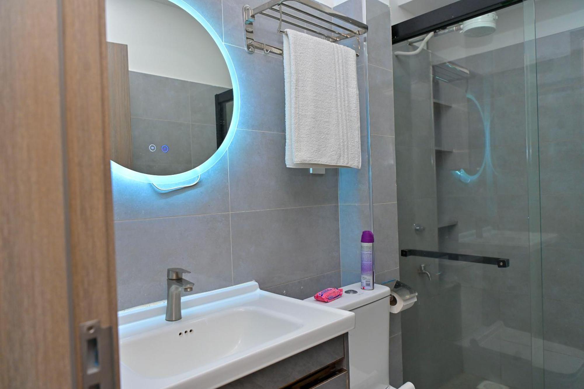 Apartment Luxurious 1bedroom In Kilimani, Equipped Gym, Serviced Lift, Speedy Wifi, Garden Views, Kids Play Area, Proximity To Yaya Centre Shopping Malls, Restaurants And Bars