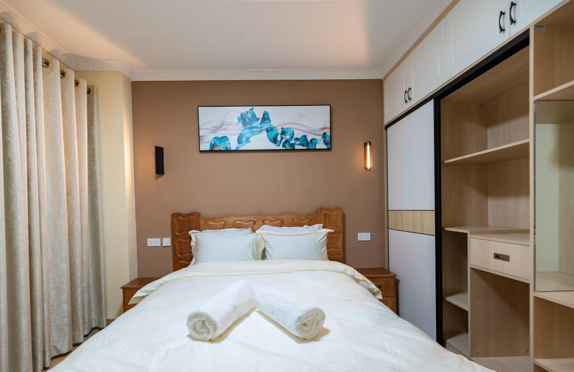 Exquisite With Free Parking Gym And Pool Apartment