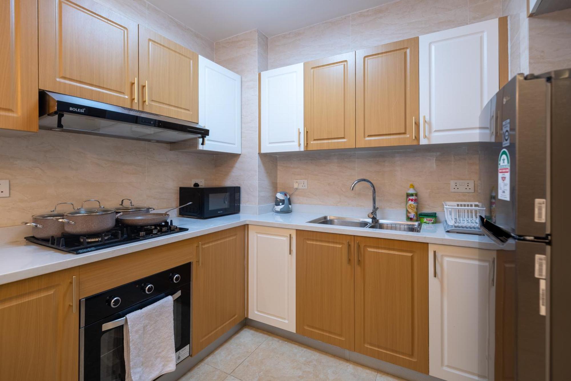 Exquisite With Free Parking Gym And Pool *