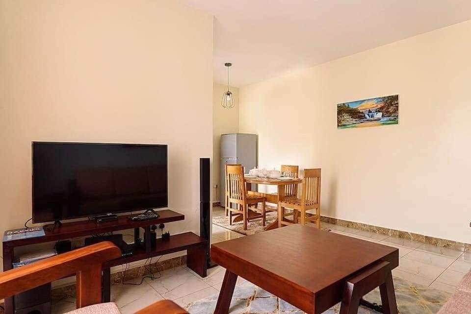 2 Bedroom Short And Long-term Apartment *