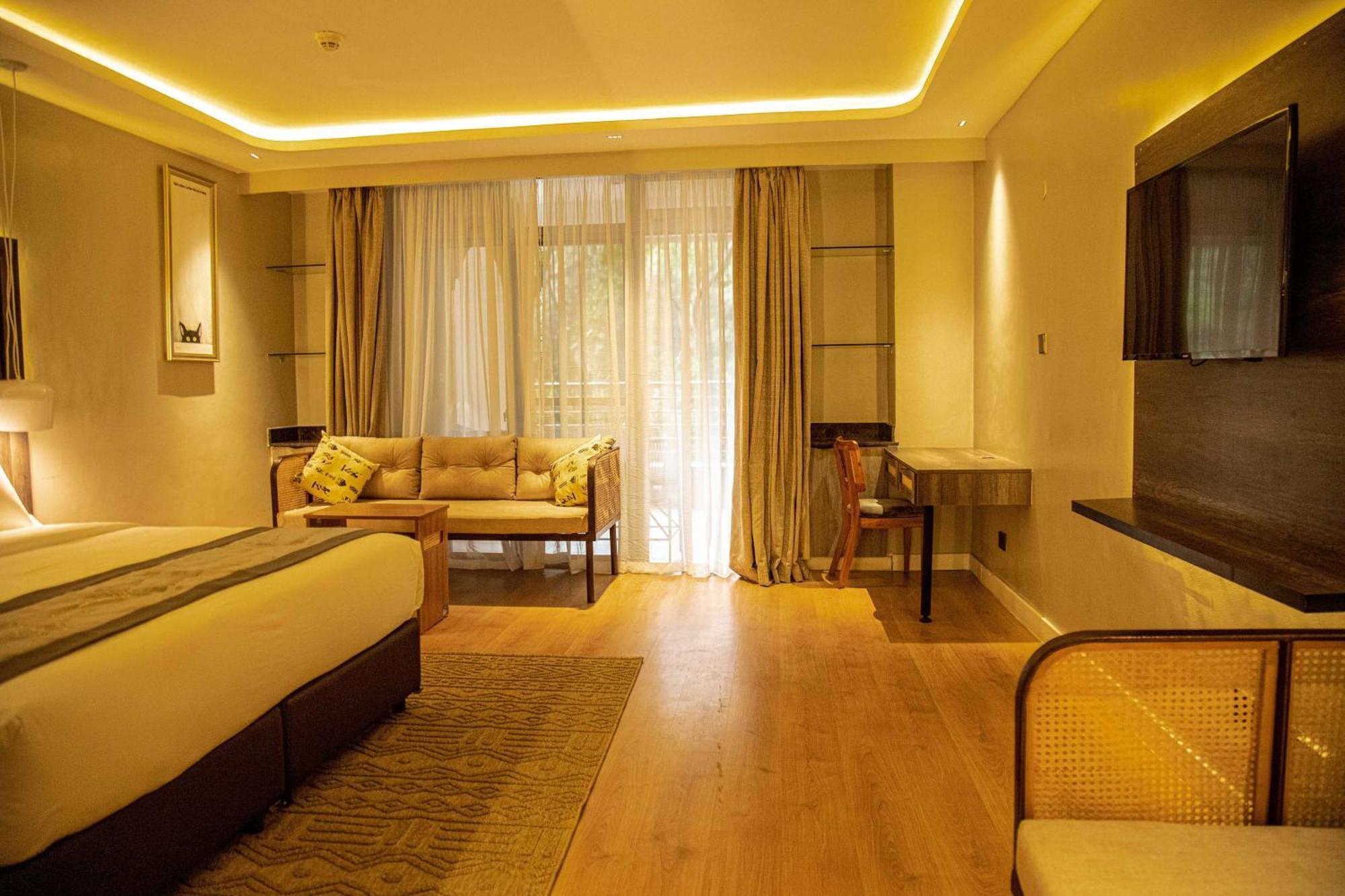 Lion Hotel *