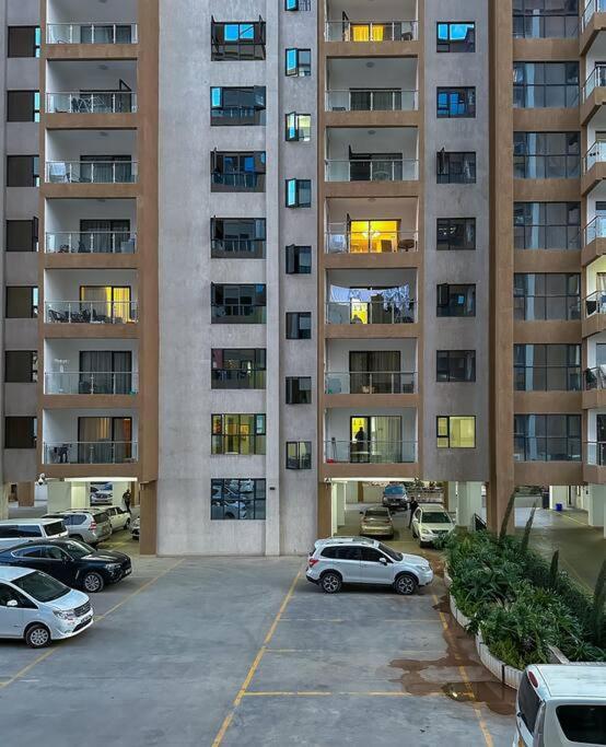 Exquisite 1bed With Free Parking Gym And Pool Apartment