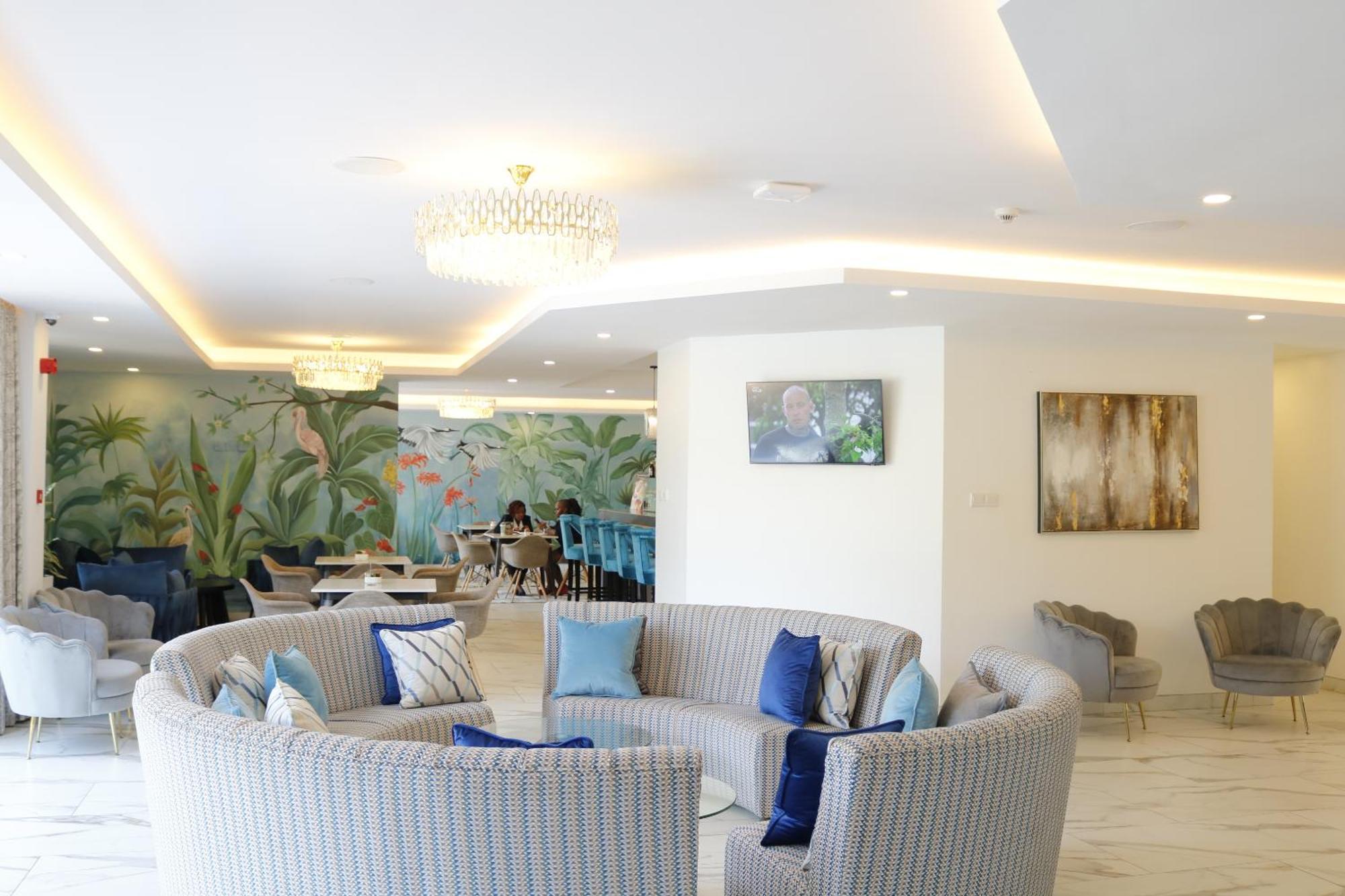 Yaya Hotel & Apartments 4*