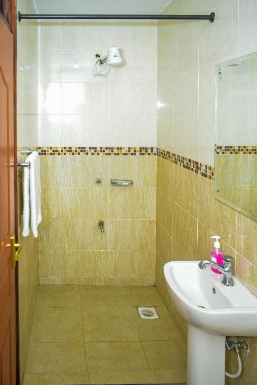 Lux Ruby Ngara * Nairobi
