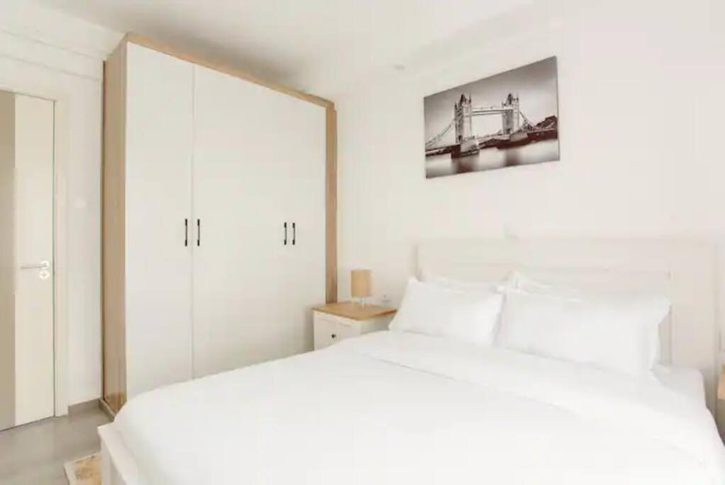 Cozy 1 Bedroom Gold Park Homes, Yaya Center Apartment *