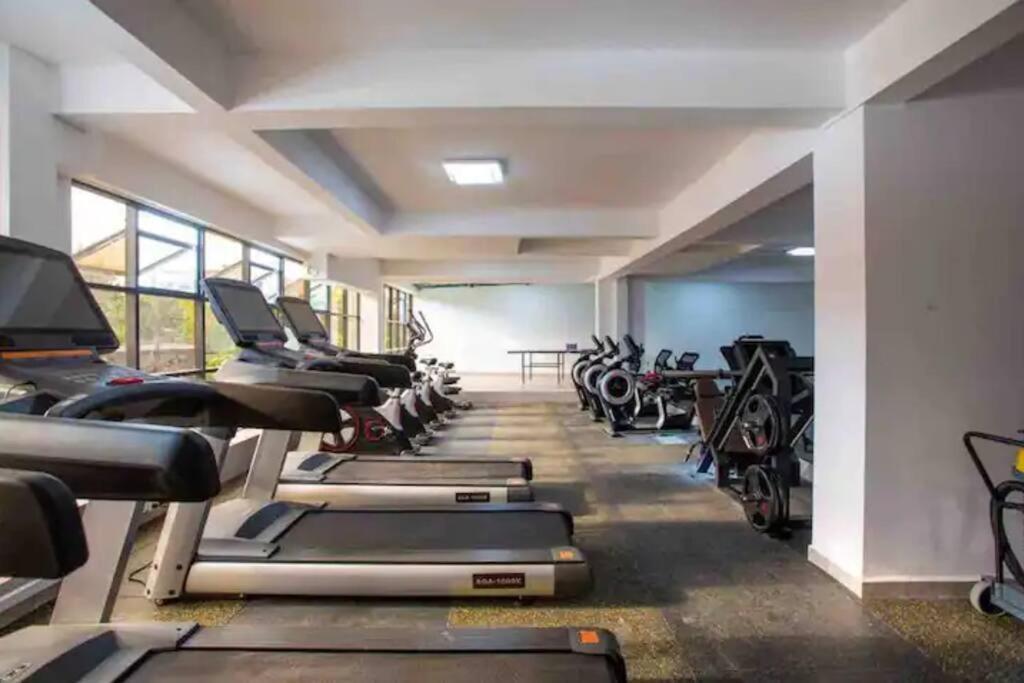 Gold Park 1br With Gym And Golf Simulator, Kilimani Apartment Nairobi