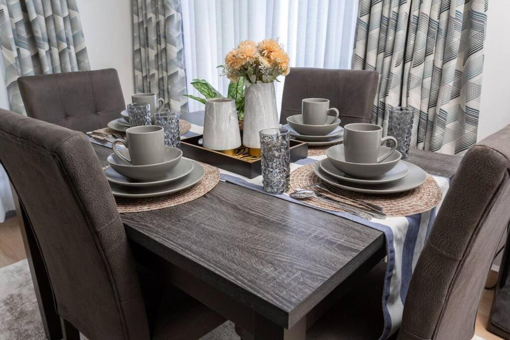 Apartment Executive 2br Penthouse Near Sarit Mall Westlands, Next To Movenpick Nairobi