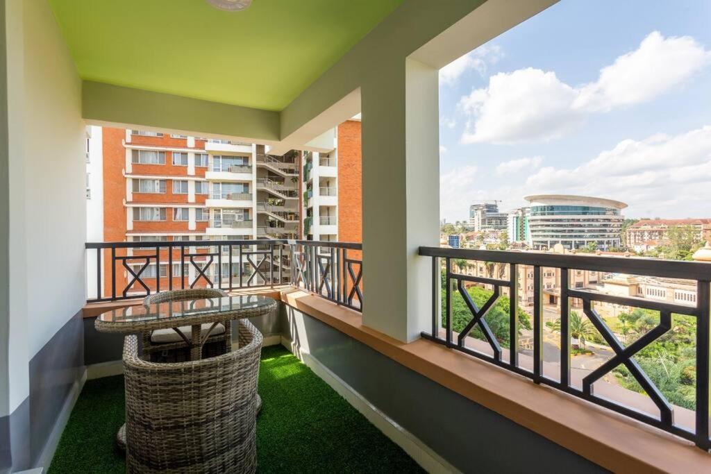 Apartment Executive 2br Penthouse Near Sarit Mall Westlands, Next To Movenpick *