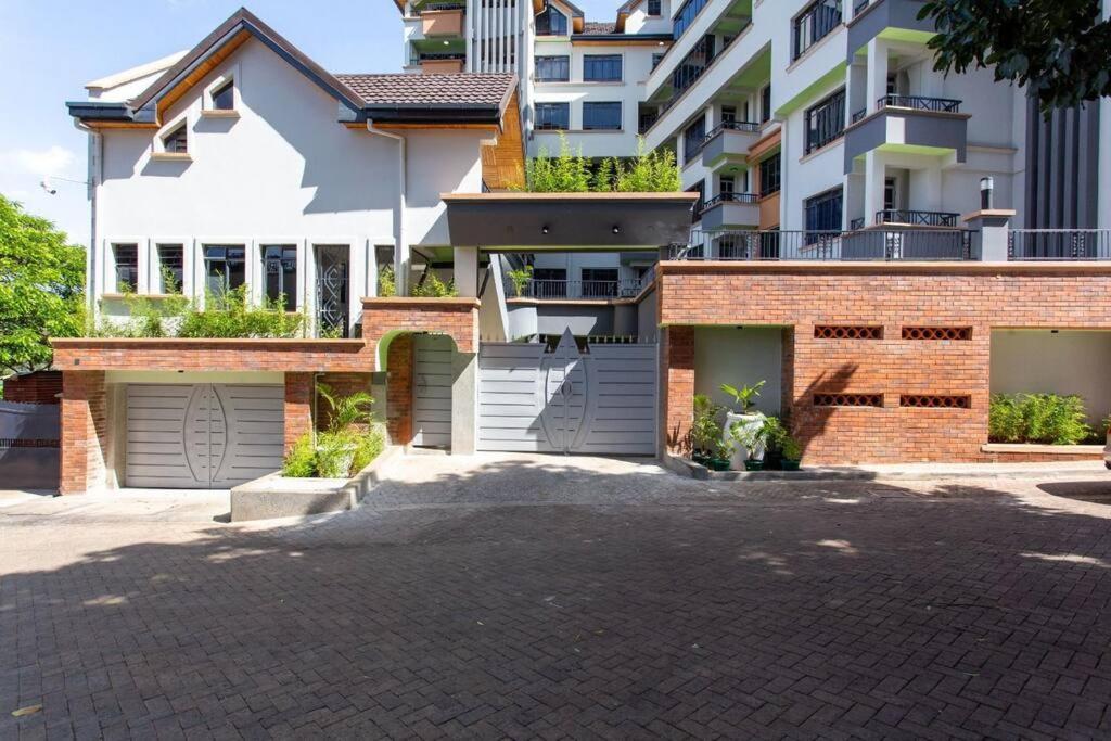 Executive 2br Penthouse Near Sarit Mall Westlands, Next To Movenpick Apartment Nairobi