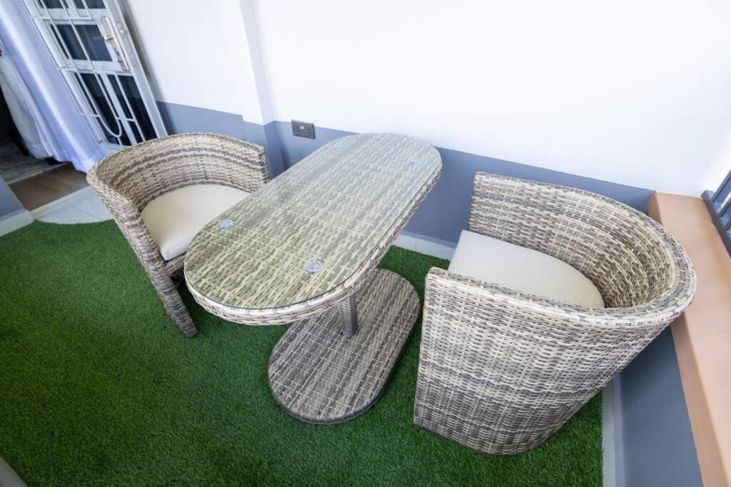 Apartment Executive 2br Penthouse Near Sarit Mall Westlands, Next To Movenpick Nairobi