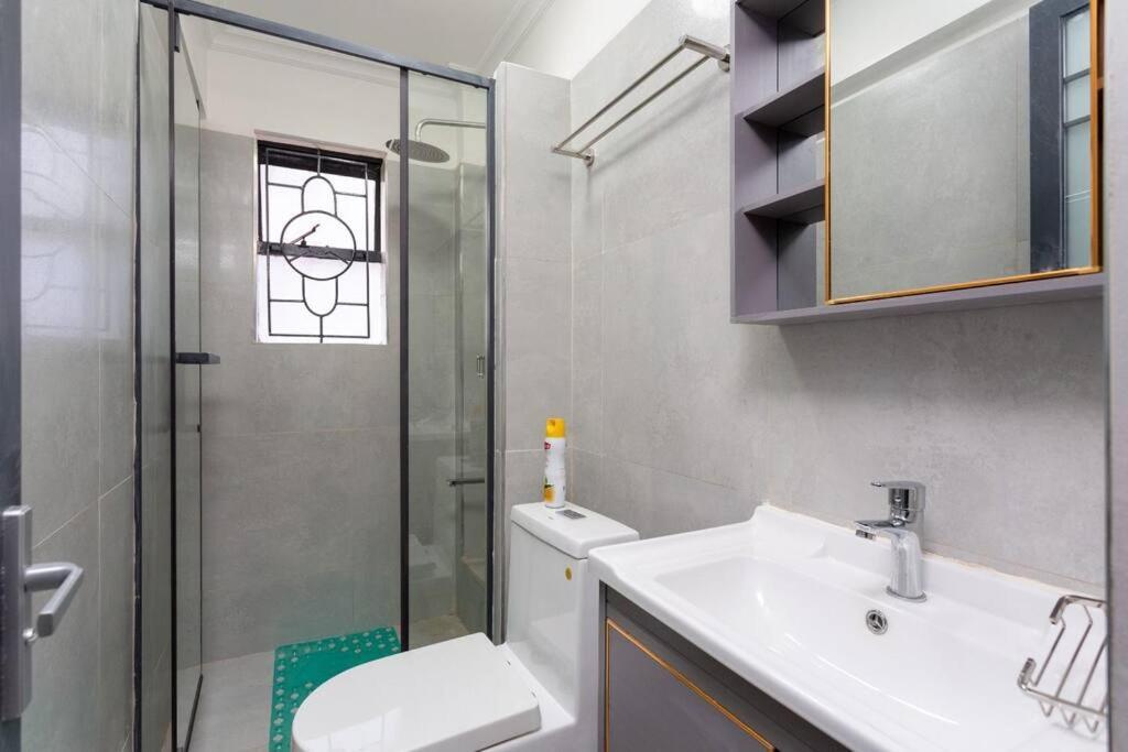 Apartment Executive 2br Penthouse Near Sarit Mall Westlands, Next To Movenpick *
