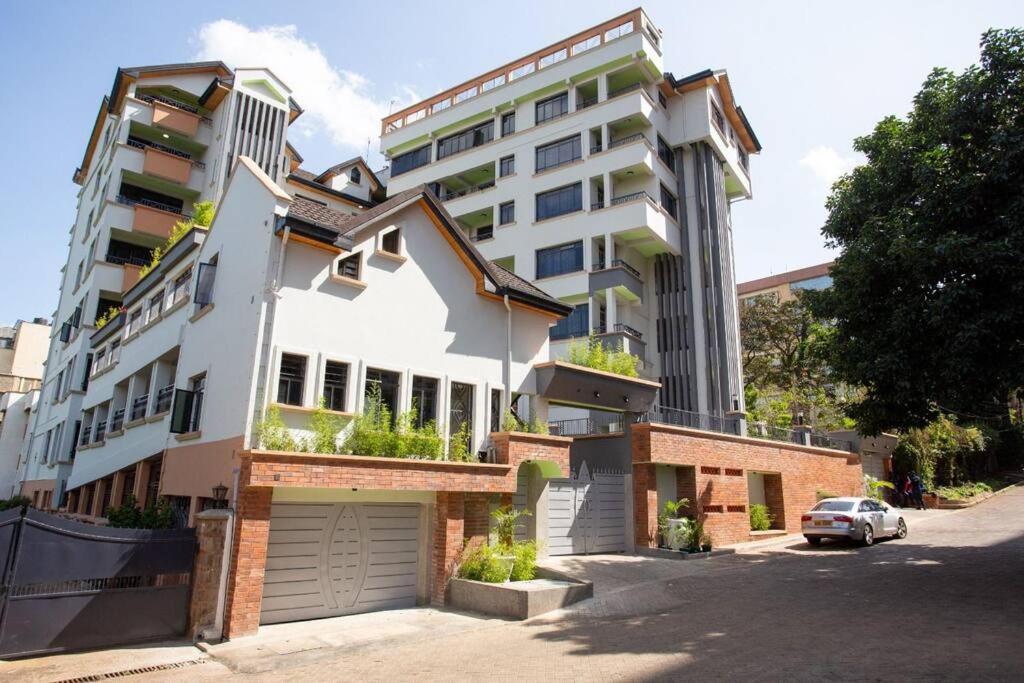 Executive 2br Penthouse Near Sarit Mall Westlands, Next To Movenpick * Nairobi