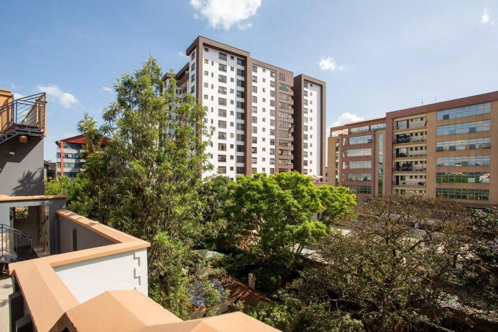 Apartment Executive 2br Penthouse Near Sarit Mall Westlands, Next To Movenpick *