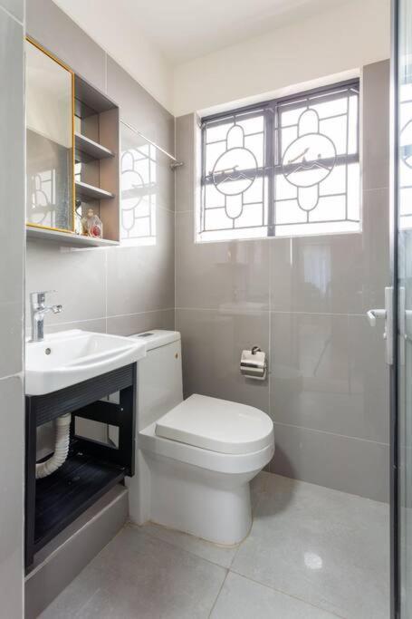 Apartment Executive 2br Penthouse Near Sarit Mall Westlands, Next To Movenpick Nairobi