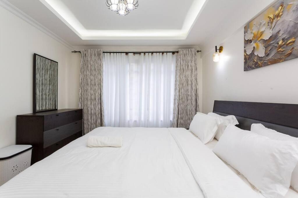Executive 2br Penthouse Near Sarit Mall Westlands, Next To Movenpick * Nairobi