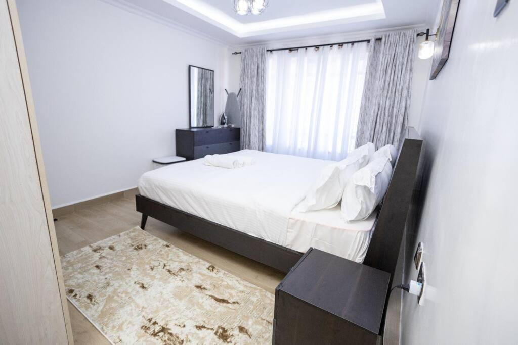 Executive 2br Penthouse Near Sarit Mall Westlands, Next To Movenpick Apartment