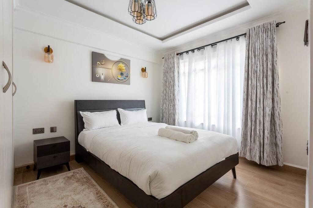 Apartment Executive 2br Penthouse Near Sarit Mall Westlands, Next To Movenpick *