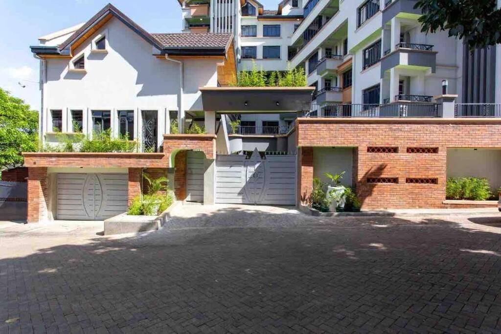 Executive 2br Penthouse Near Sarit Mall Westlands, Next To Movenpick Apartment Nairobi