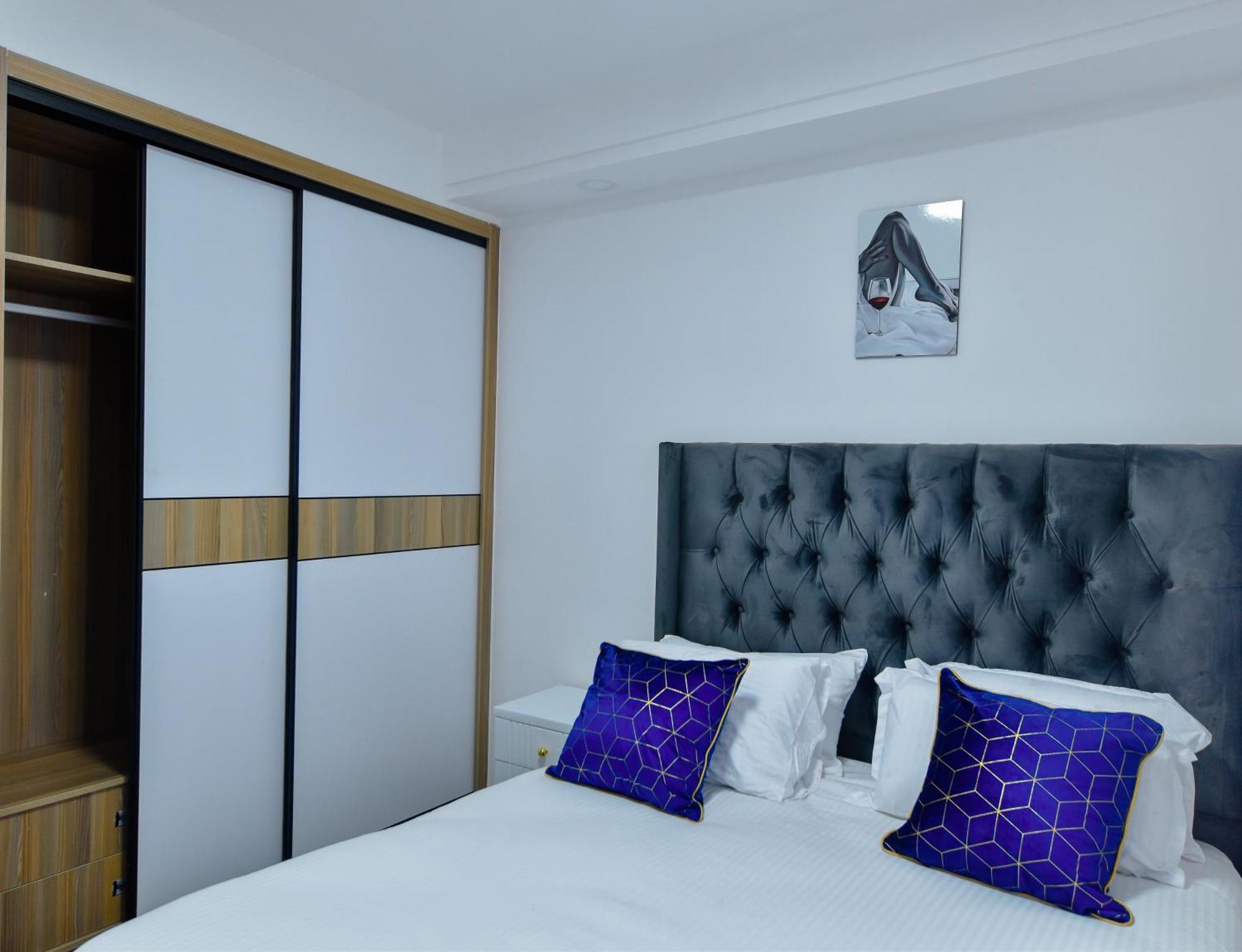 Meg's Serenity _kilimani Apartment *