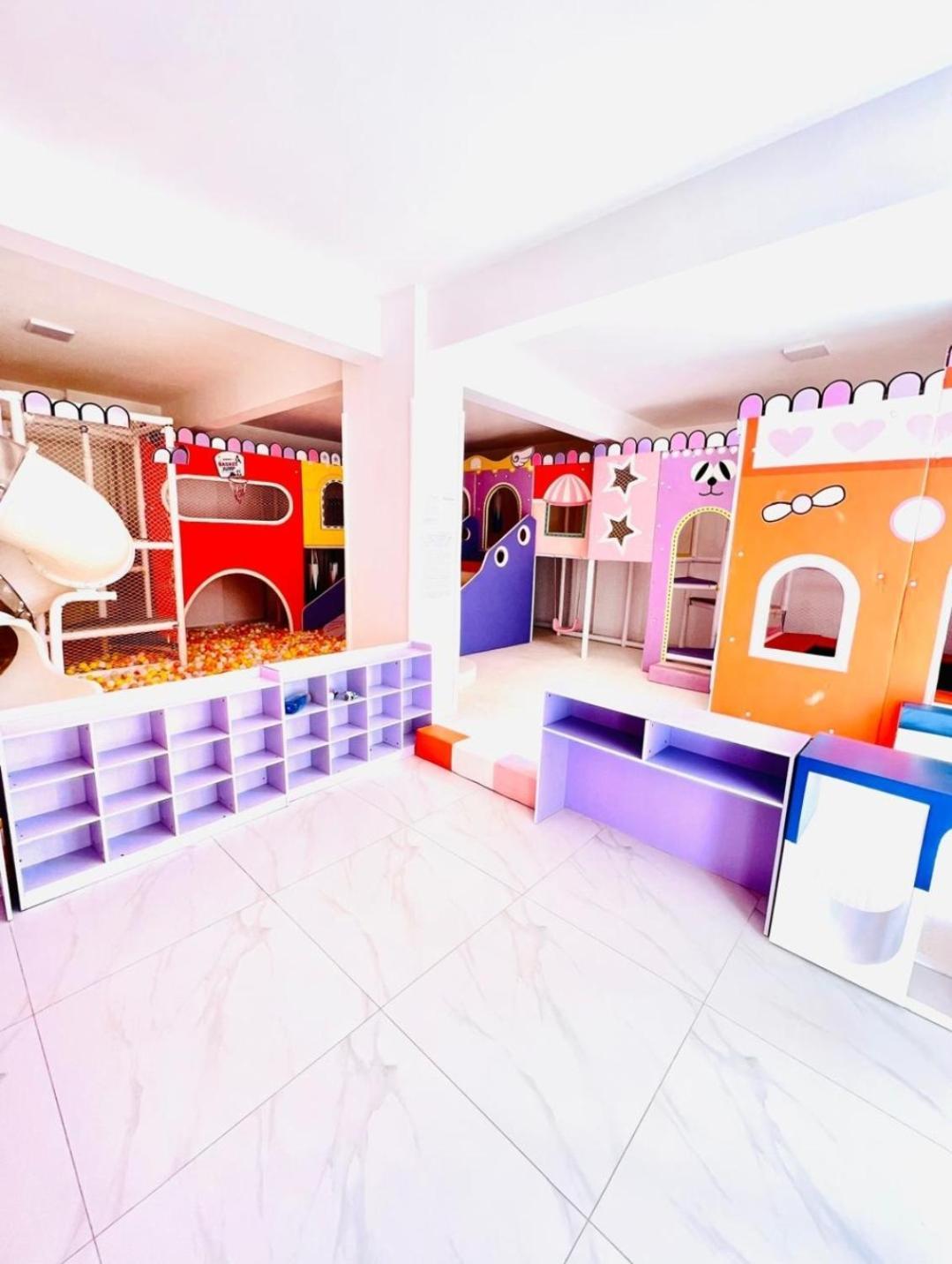 Executive Fourbedroom Apartment *