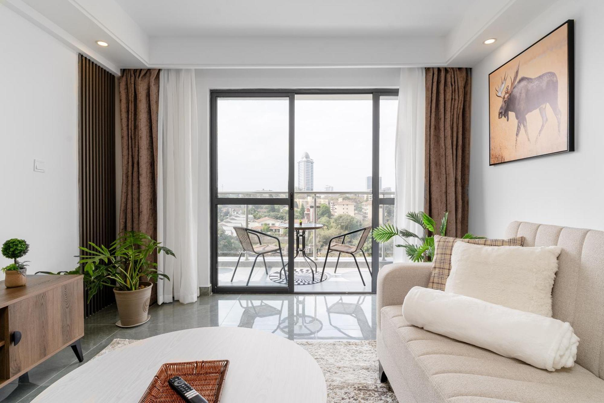 Airy With Gym, Stunning View At Riverside Apartment *