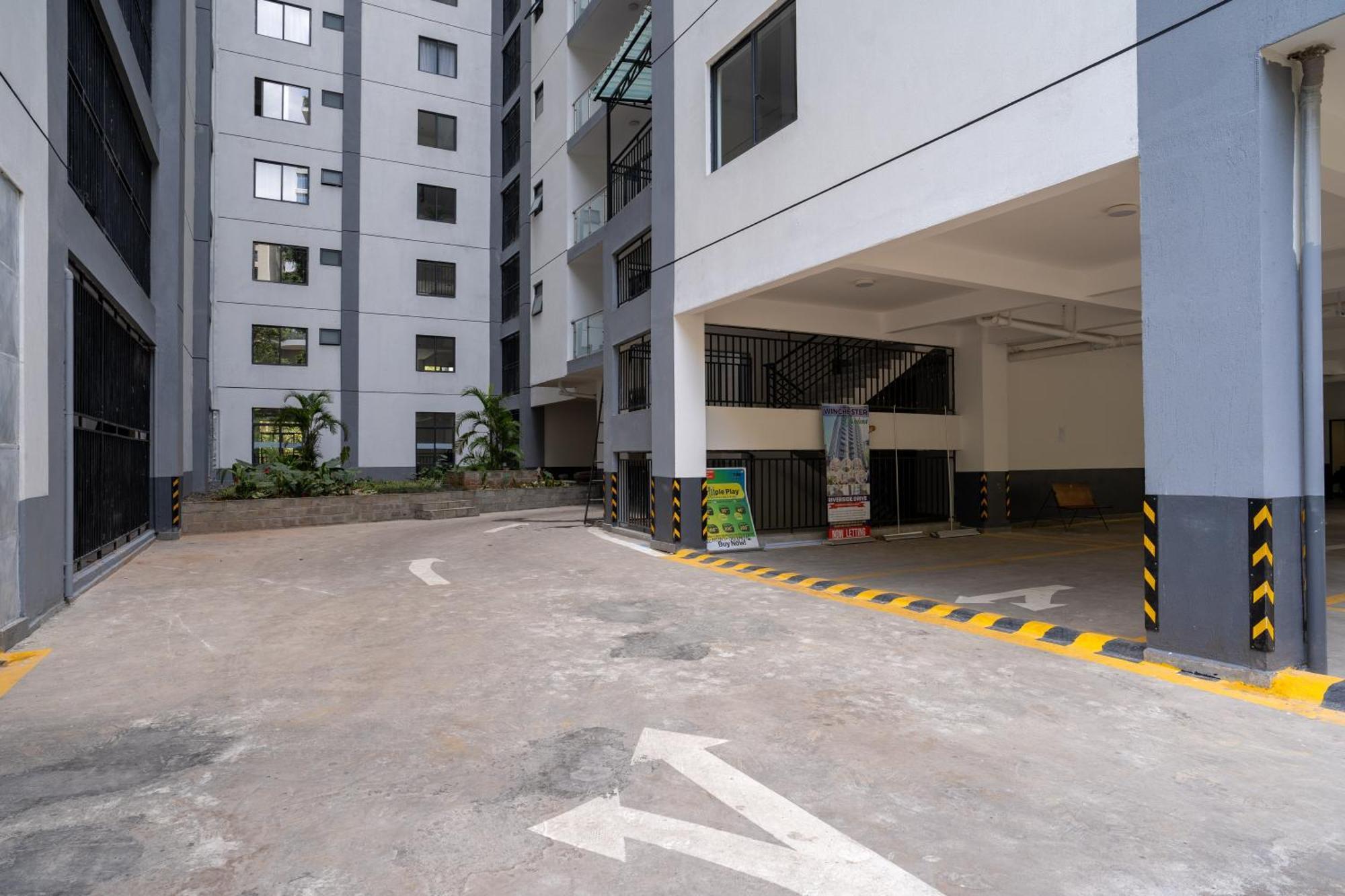 Airy With Gym, Stunning View At Riverside Apartment