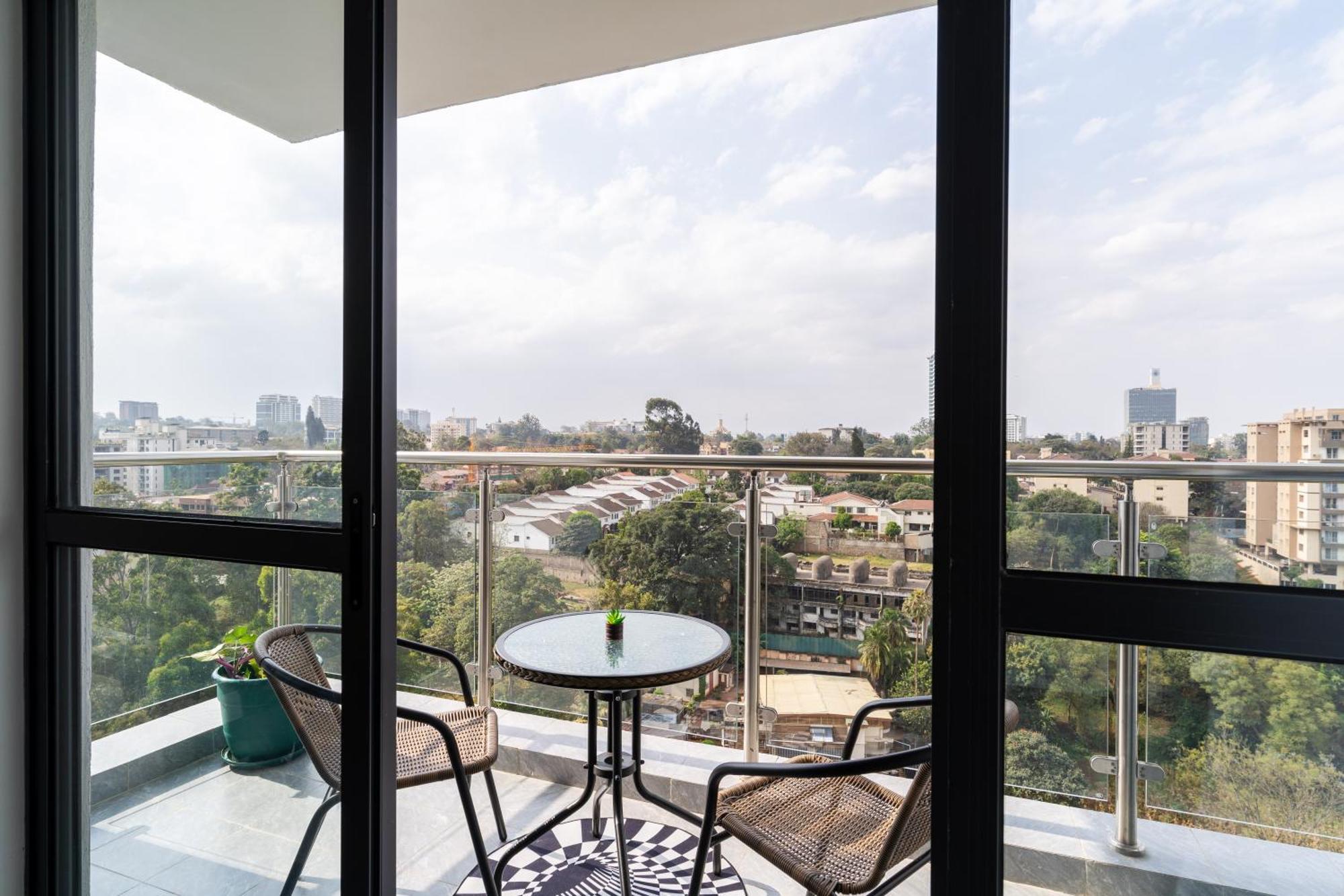 Airy With Gym, Stunning View At Riverside Apartment *