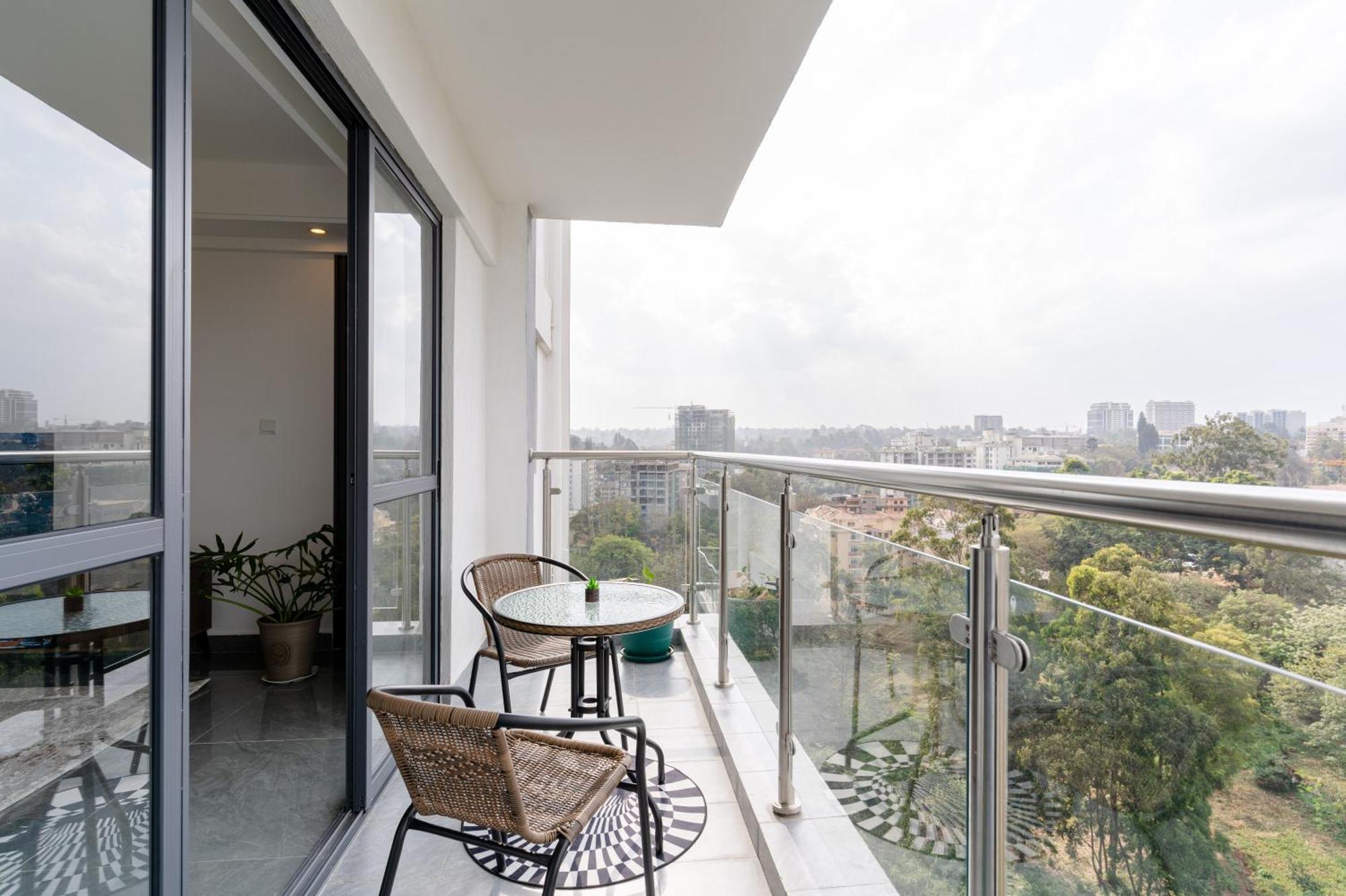 Airy With Gym, Stunning View At Riverside Apartment Nairobi