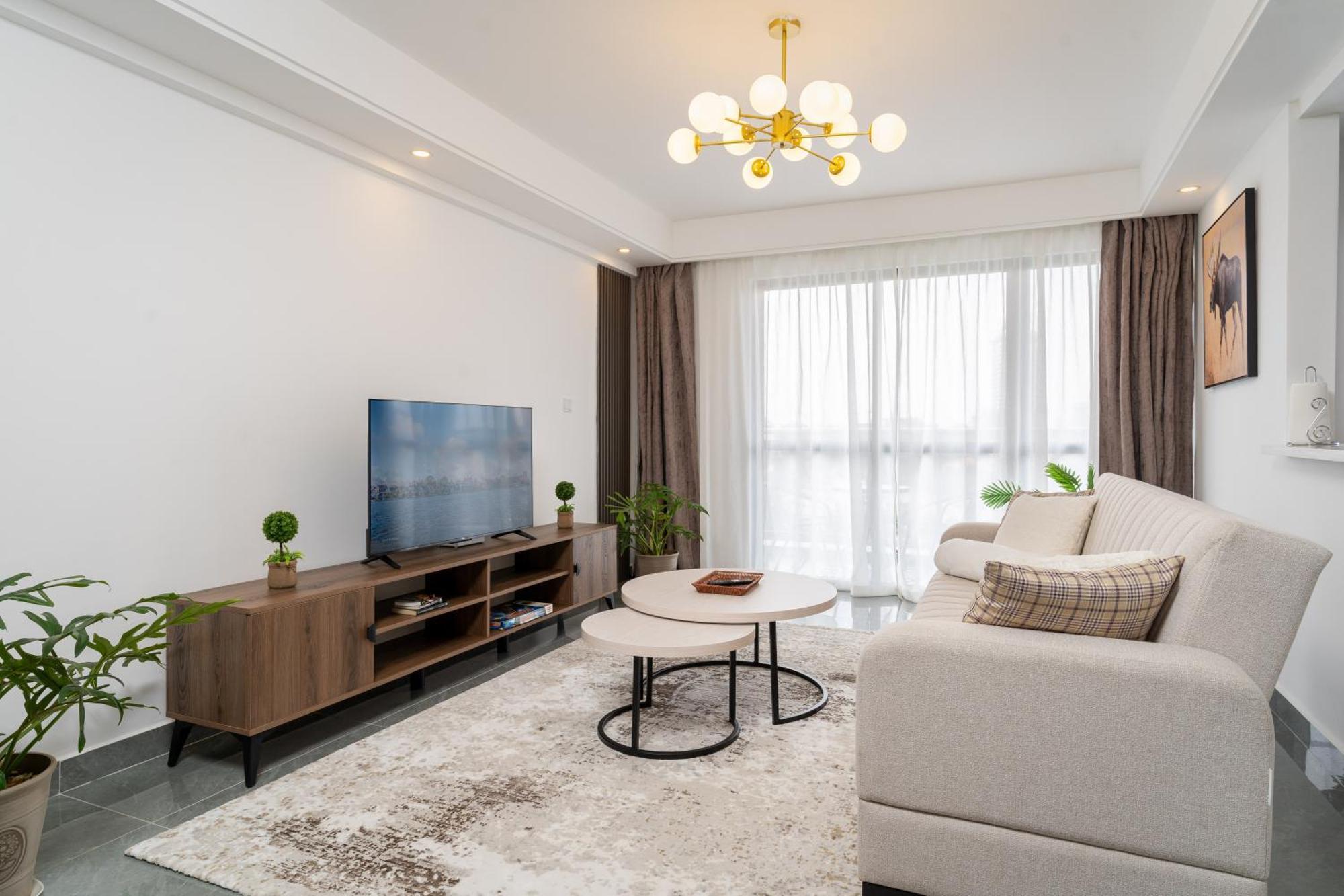 Airy With Gym, Stunning View At Riverside Apartment